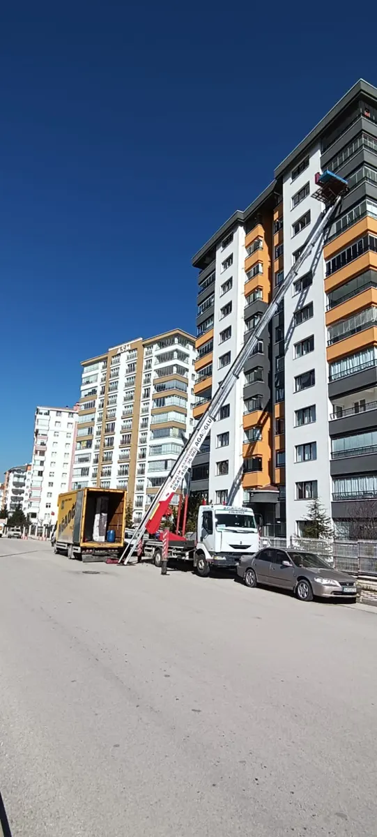 Yüksek katlı binada asansörle eşya taşıma